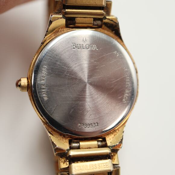 Caravelle by Bulova Gold Tone Watch 25mm White Date Expansion Band w New Battery - Picture 15 of 15